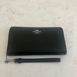 Coach Black Pebbled Leather &
Silver Hardware Long Zip Around Wallet Wristlet